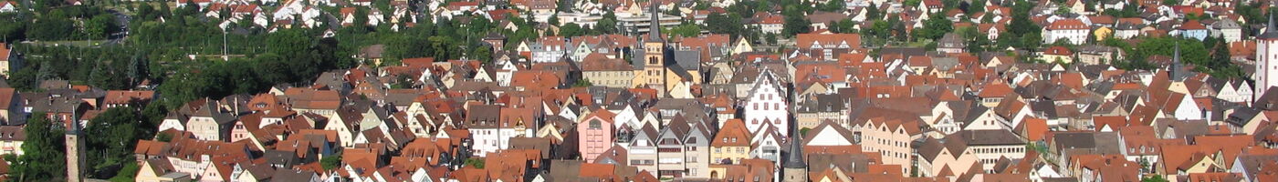 Stadt an einem Fluss