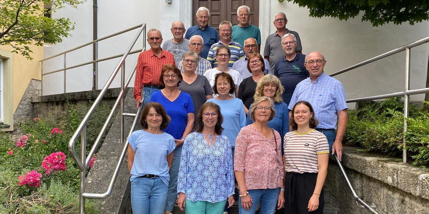Gruppenfoto auf einer Treppe