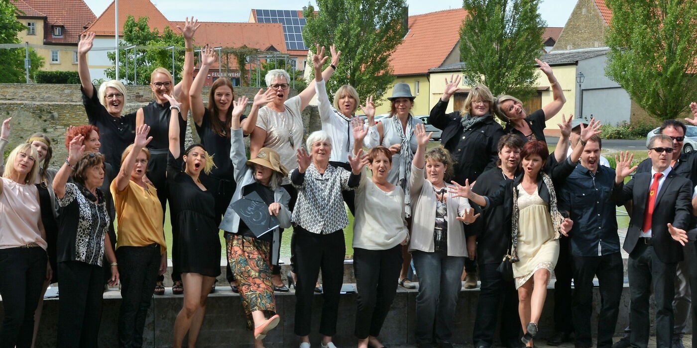 Sängerlust Großlangheim jubelnde Gruppe